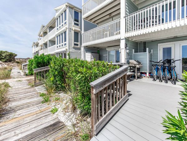 Santa Rosa Beachfront Magnificence & Interior Pool