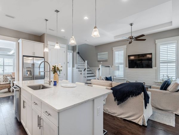 4 bedrooms in Seaside with Golf Cart