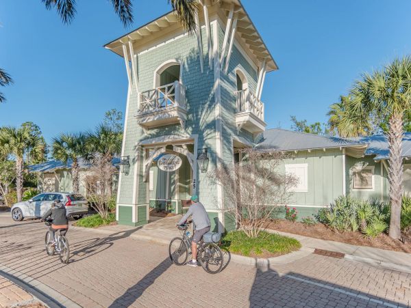 4 bedrooms in Seaside with Golf Cart