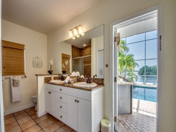 Canalfront Vacation Home in Cape Coral with Pool & Boat Dock