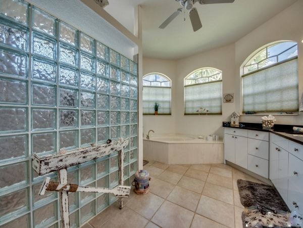 Cape Coral Vacation Home Three Bedrooms & Private Caged Pool