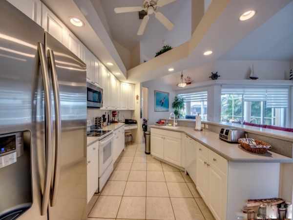 Cape Coral Vacation Home Three Bedrooms & Private Caged Pool
