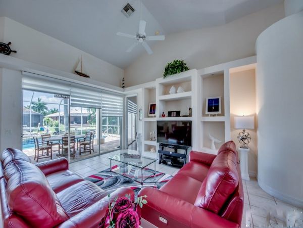 Cape Coral Vacation Home Three Bedrooms & Private Caged Pool