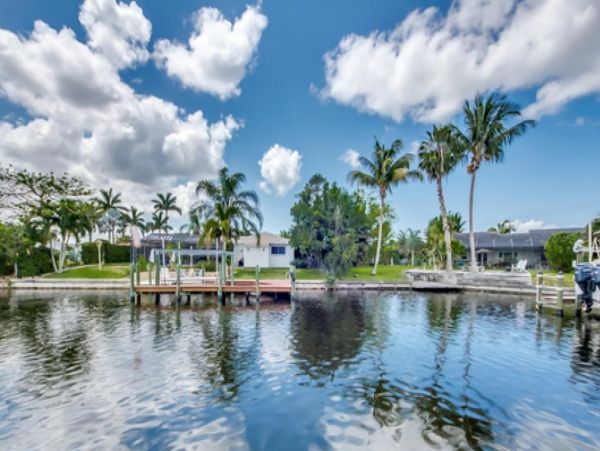 Gorgeous Canalfront Vacation Villa in Cape Coral with Pool & Dock