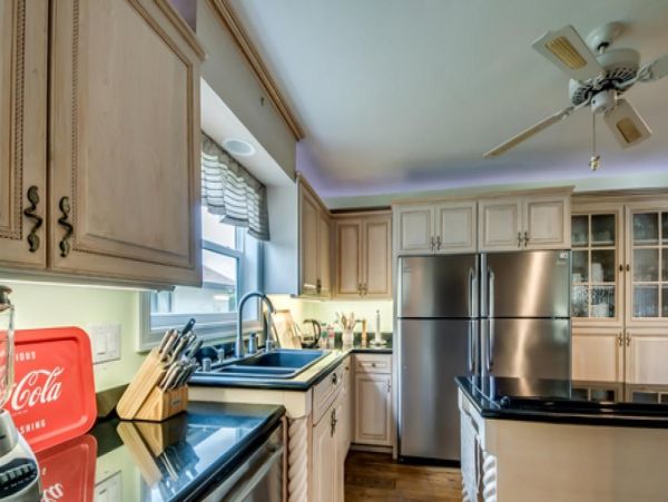 Gorgeous Canalfront Vacation Villa in Cape Coral with Pool & Dock