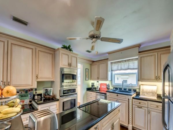 Gorgeous Canalfront Vacation Villa in Cape Coral with Pool & Dock