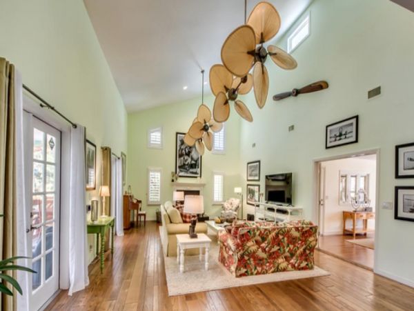 Gorgeous Canalfront Vacation Villa in Cape Coral with Pool & Dock