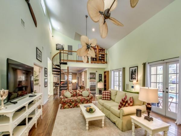 Gorgeous Canalfront Vacation Villa in Cape Coral with Pool & Dock