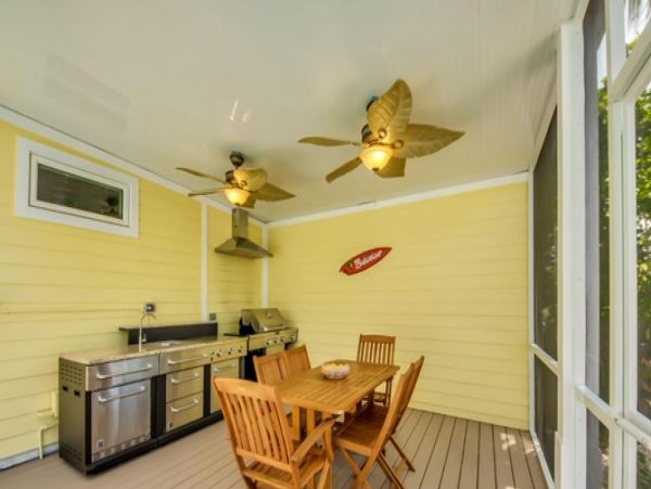 Gorgeous Canalfront Vacation Villa in Cape Coral with Pool & Dock