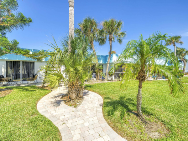 Siesta Key Vacation Rental 2-Bedroom Condo with Pool near Village