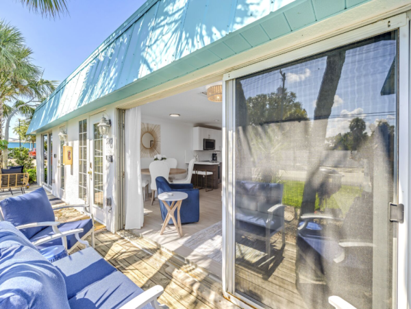 Siesta Key Vacation Rental 2-Bedroom Condo with Pool near Village