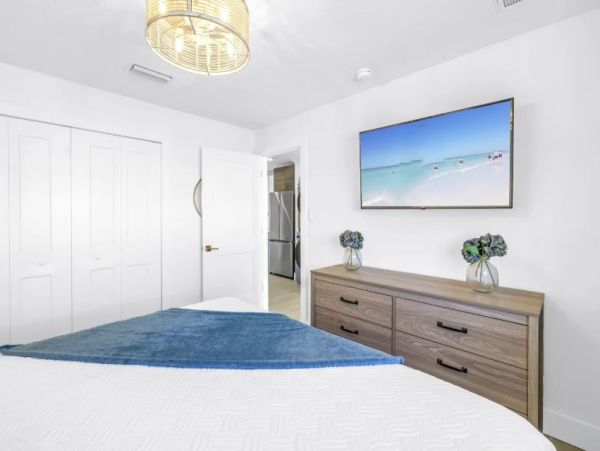 Siesta Key Vacation Rental 2-Bedroom Condo with Pool near Village