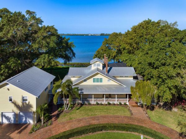 Luxurious Palma Sola Bay Vacation Home - Private Pool & Dock