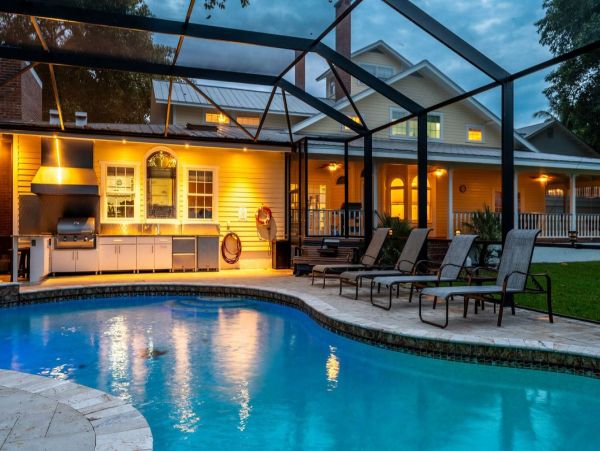 Luxurious Palma Sola Bay Vacation Home - Private Pool & Dock
