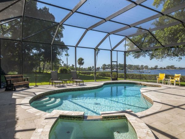 Luxurious Palma Sola Bay Vacation Home - Private Pool & Dock