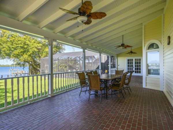 Luxurious Palma Sola Bay Vacation Home - Private Pool & Dock