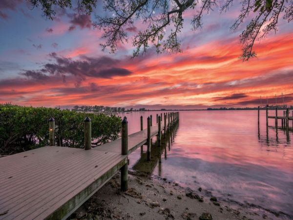 Luxurious Palma Sola Bay Vacation Home - Private Pool & Dock