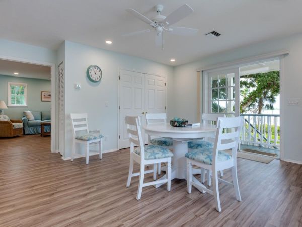 Luxurious Palma Sola Bay Vacation Home - Private Pool & Dock