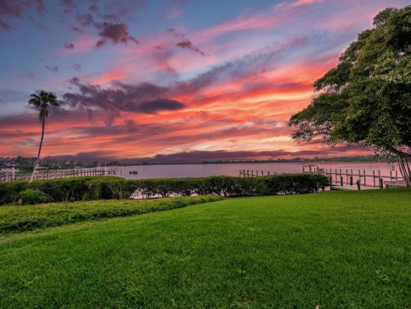 Luxurious Palma Sola Bay Vacation Home - Private Pool & Dock