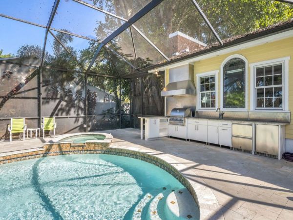Luxurious Palma Sola Bay Vacation Home - Private Pool & Dock