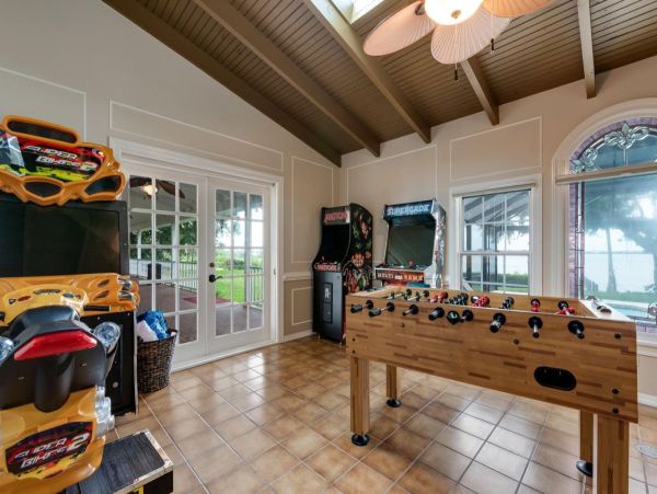Luxurious Palma Sola Bay Vacation Home - Private Pool & Dock