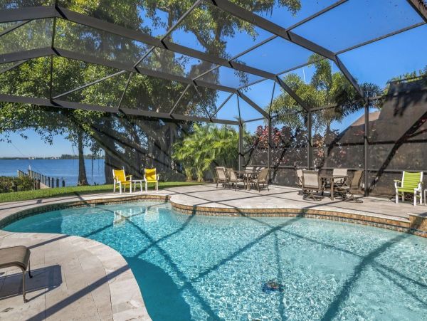 Luxurious Palma Sola Bay Vacation Home - Private Pool & Dock