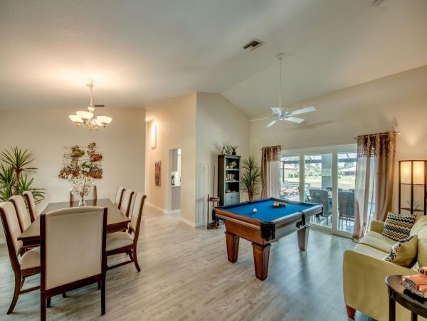 Canal-front Lovely Vacation Home in Cape Coral