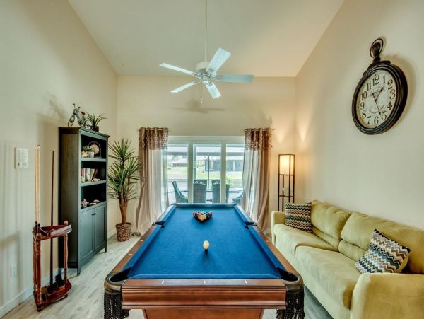 Canal-front Lovely Vacation Home in Cape Coral