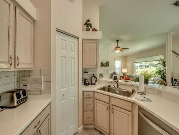 Canal-front Lovely Vacation Home in Cape Coral