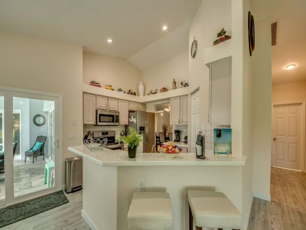 Canal-front Lovely Vacation Home in Cape Coral