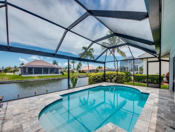 Canal-front Lovely Vacation Home in Cape Coral
