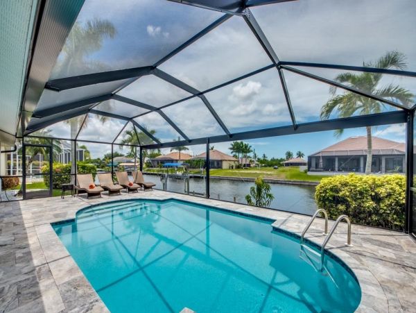 Canal-front Lovely Vacation Home in Cape Coral