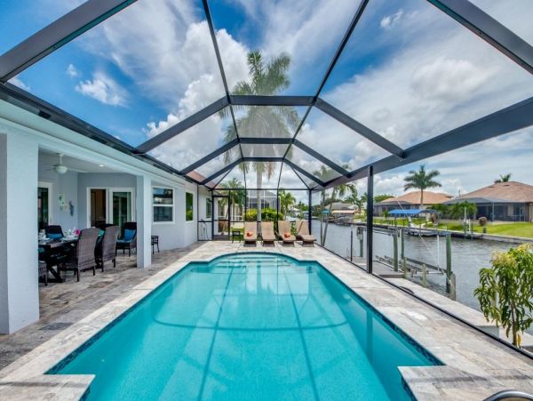 Canal-front Lovely Vacation Home in Cape Coral