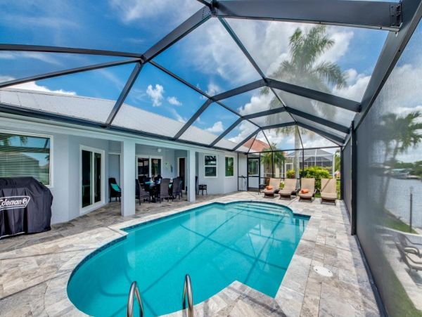 Canal-front Lovely Vacation Home in Cape Coral