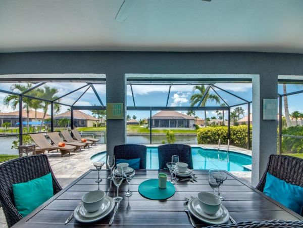 Canal-front Lovely Vacation Home in Cape Coral