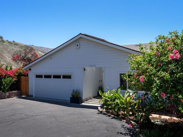 Carpinteria Oceanfront 2 Bedroom Luxury Home