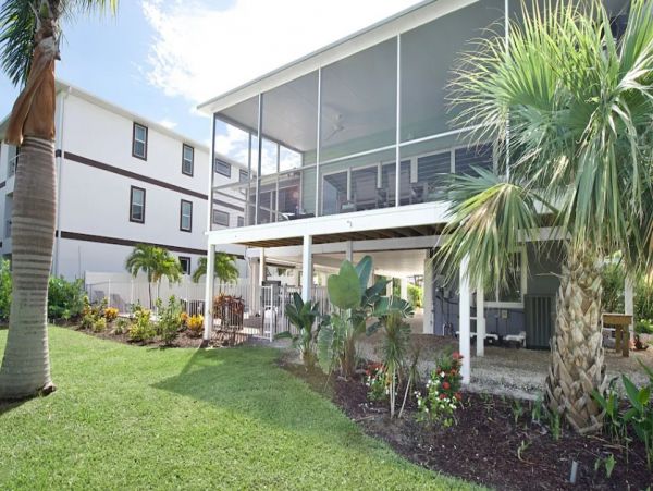 Fort Myers Vacation Pool Home Walk to Beach Three Bedroom