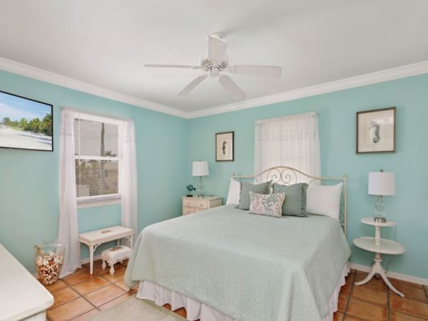 Fort Myers Vacation Pool Home Walk to Beach Three Bedroom