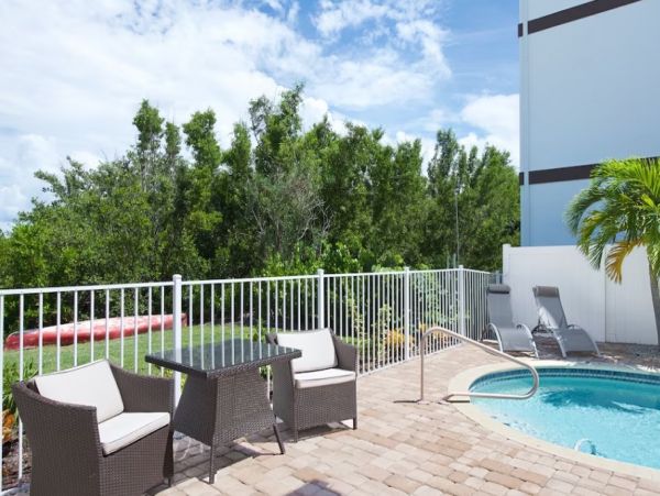 Fort Myers Vacation Pool Home Walk to Beach Three Bedroom