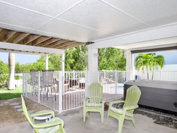 Fort Myers Vacation Pool Home Walk to Beach Three Bedroom