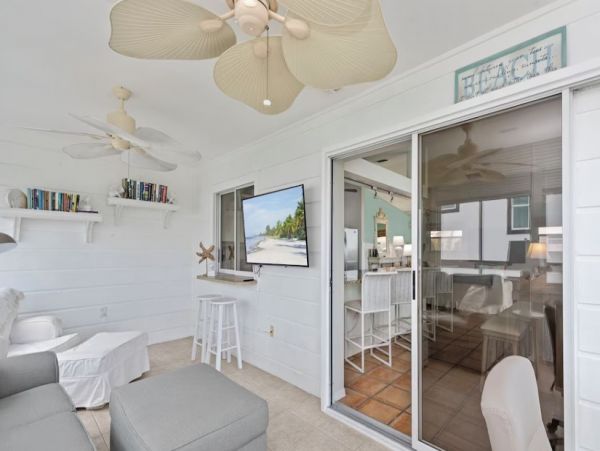 Fort Myers Vacation Pool Home Walk to Beach Three Bedroom