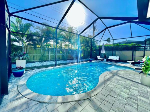 Short Walk to Beach Naples Three Bedroom + Den Vacation Home