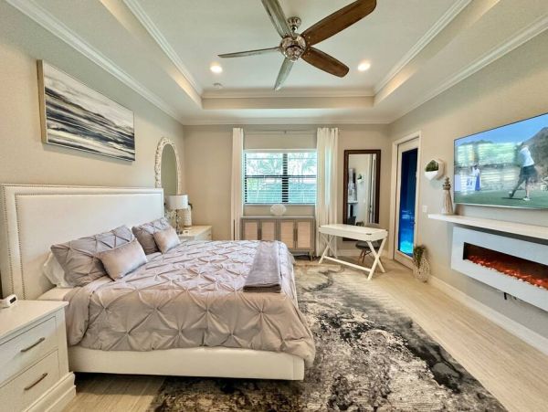 Short Walk to Beach Naples Three Bedroom + Den Vacation Home