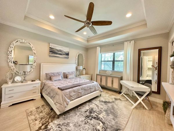 Short Walk to Beach Naples Three Bedroom + Den Vacation Home