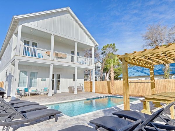 Destin Luxury 6 Bedroom Vacation Rental with Pool