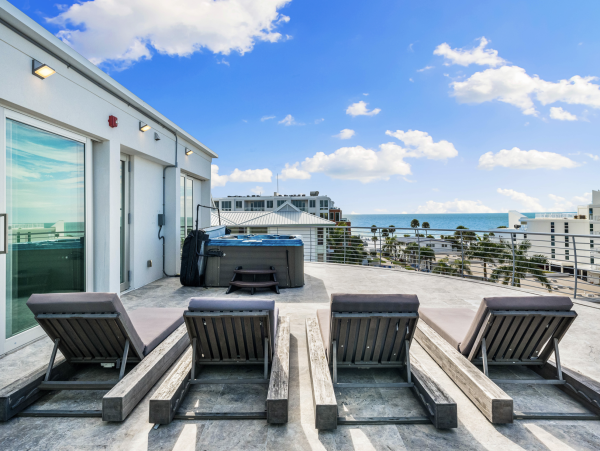 Luxurious Siesta Key Penthouse with Gulf Views and Beach Access
