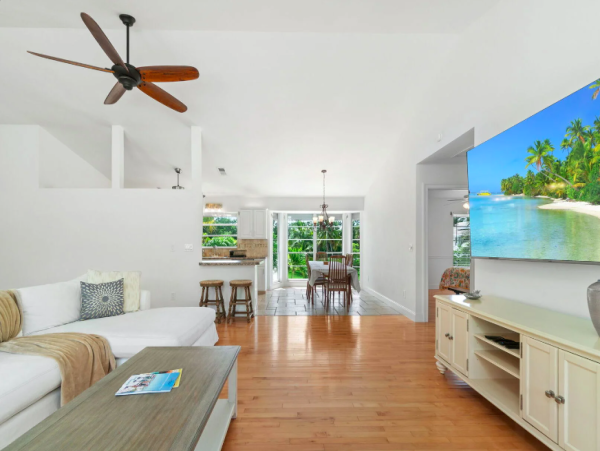 Charming Bonita Springs Home with 5-Bedrooms, Walk To Beach