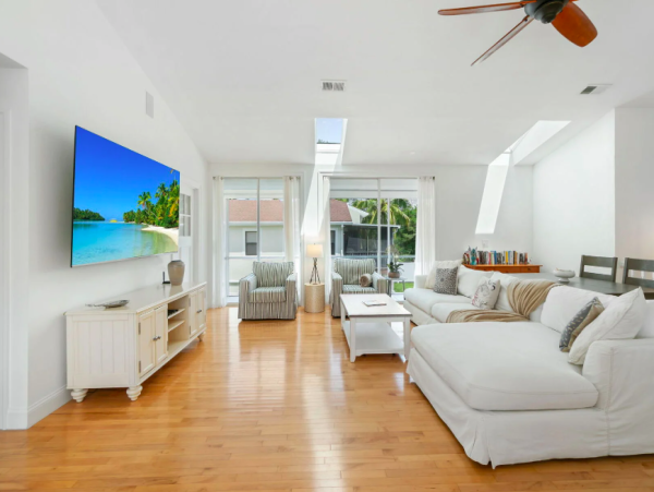 Charming Bonita Springs Home with 5-Bedrooms, Walk To Beach
