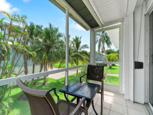 Charming Bonita Springs Home with 5-Bedrooms, Walk To Beach