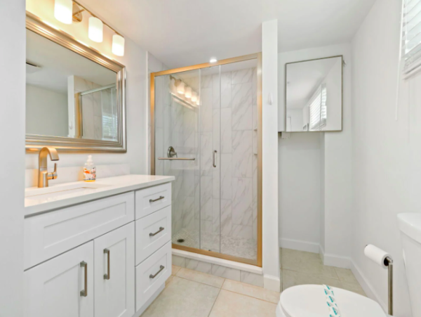 Charming Bonita Springs Home with 5-Bedrooms, Walk To Beach